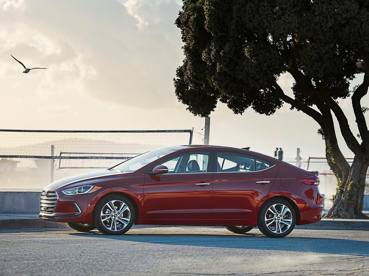 Hyundai Elantra VI (AD) — Yandan