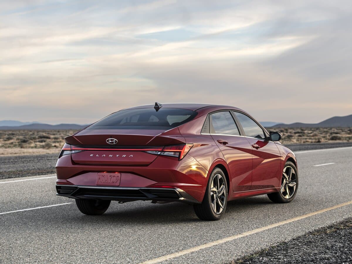 Hyundai Elantra VII (CN7) — 3/4 arxadan