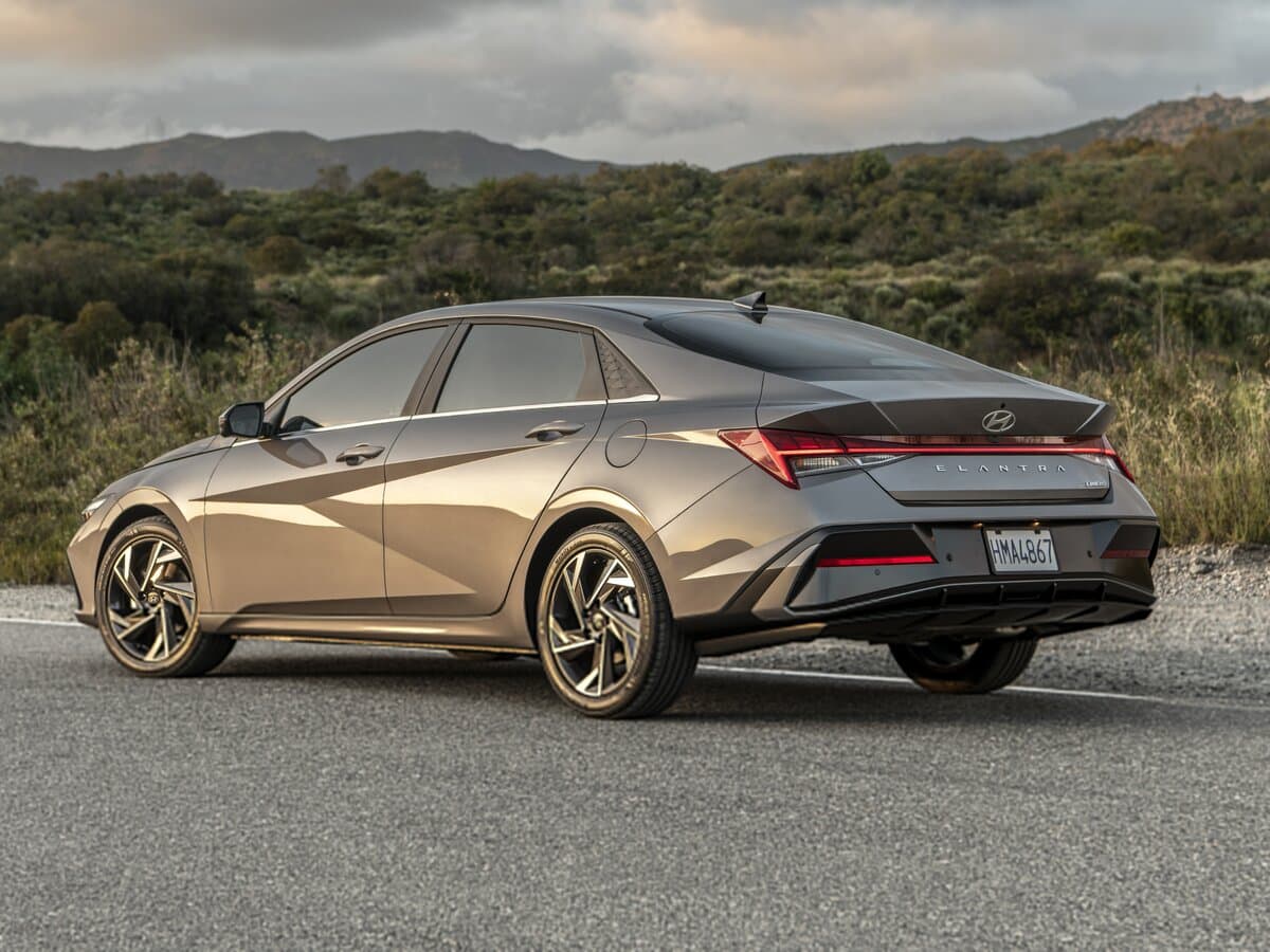 Hyundai Elantra VII (CN7) Restayling — 3/4 arxadan