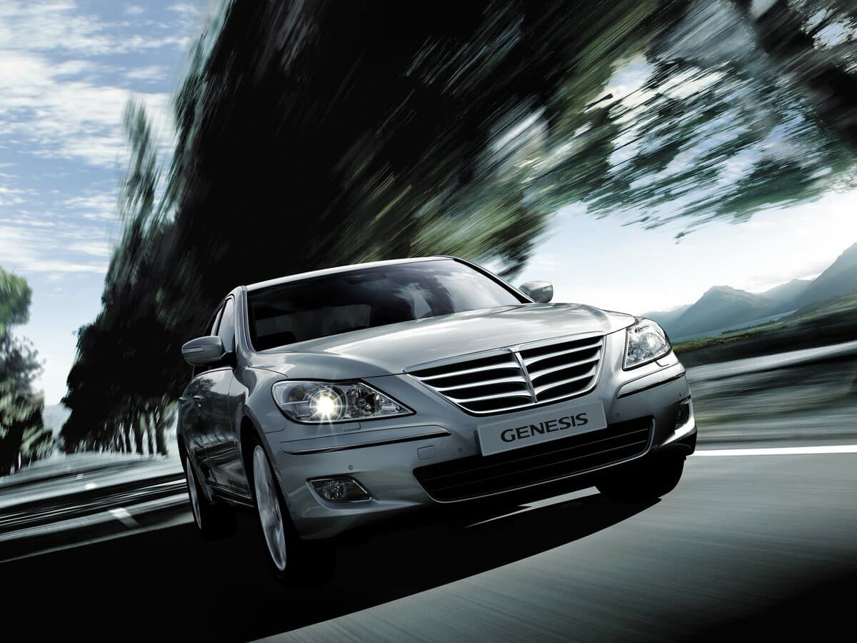 Hyundai Genesis I — Öndən