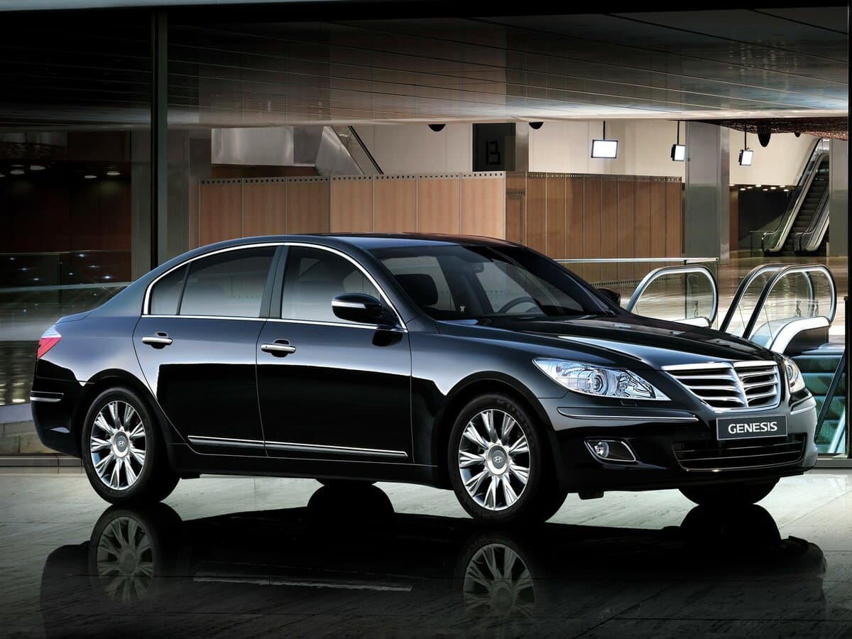 Hyundai Genesis I — Yandan