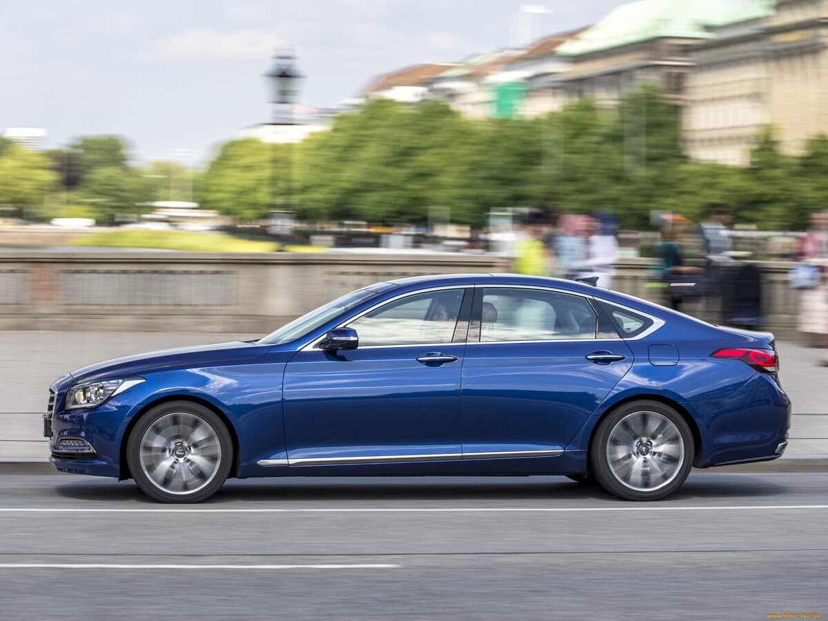 Hyundai Genesis II — Yandan