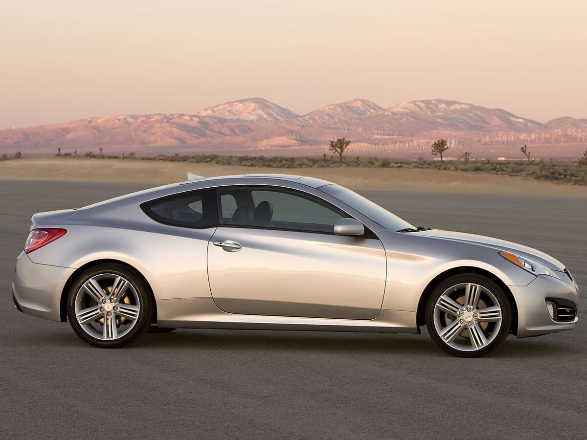 Hyundai Genesis Coupe I — Yandan