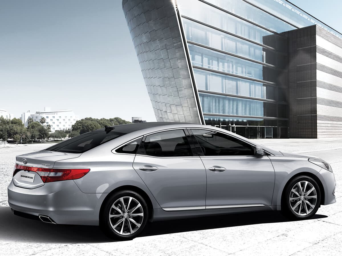 Hyundai Grandeur V — 3/4 arxadan