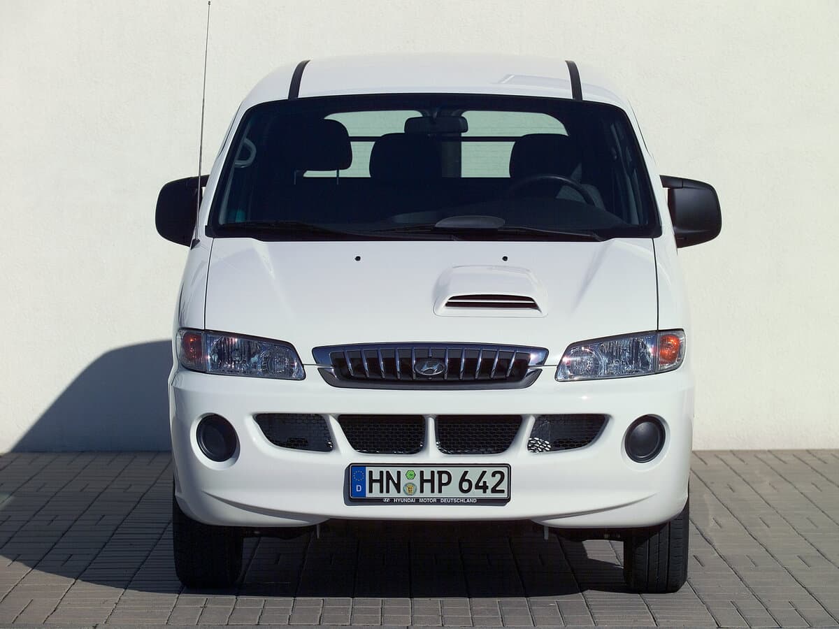 Hyundai H-1 I — Öndən