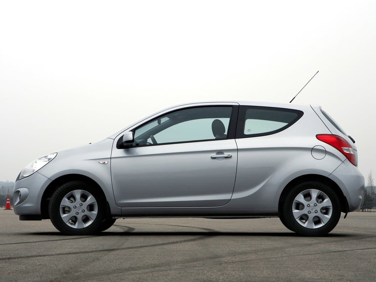 Hyundai i20 I — Yandan