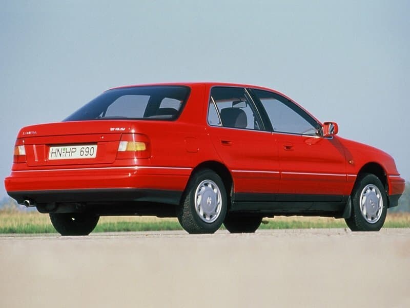 Hyundai Lantra I — 3/4 arxadan