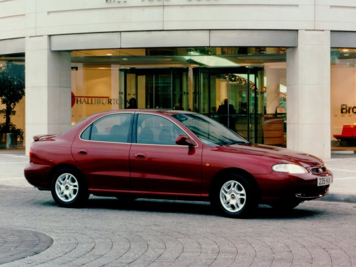 Hyundai Lantra II — Yandan