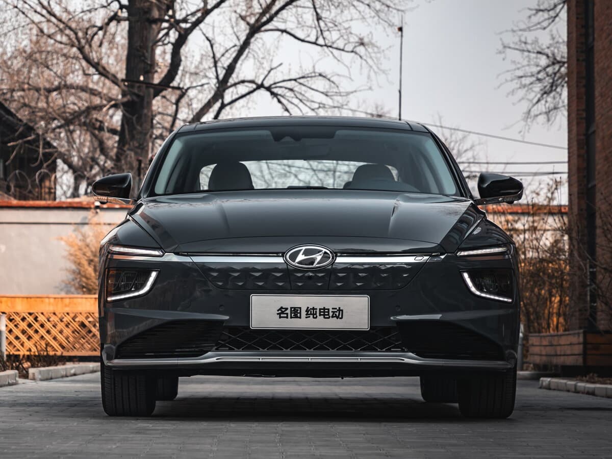 Hyundai Mistra II (DU2) — Öndən