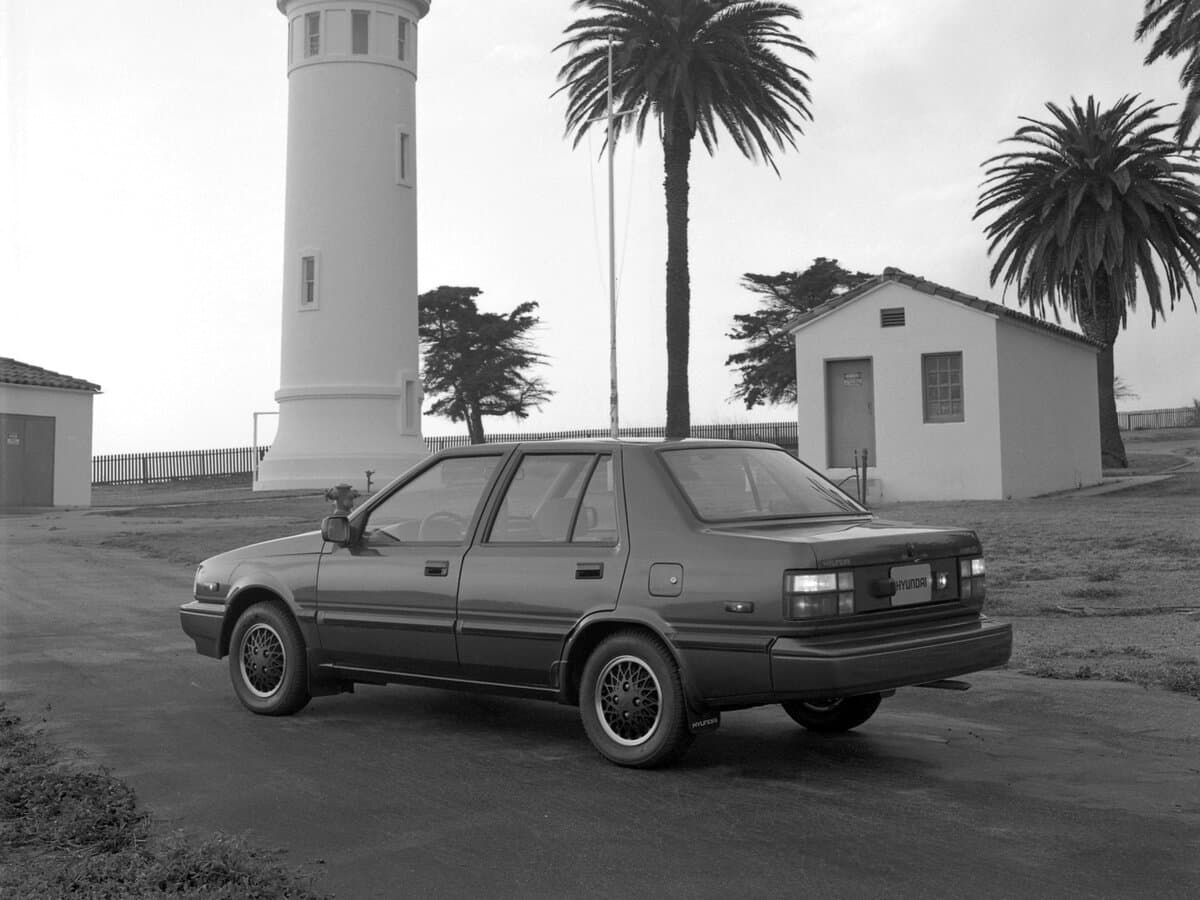 Hyundai Pony X1 — 3/4 arxadan