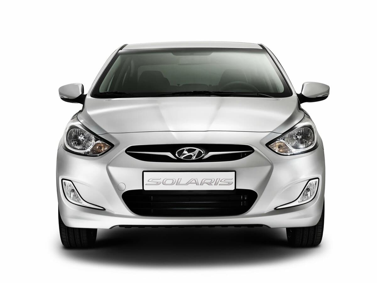 Hyundai Solaris I — Öndən