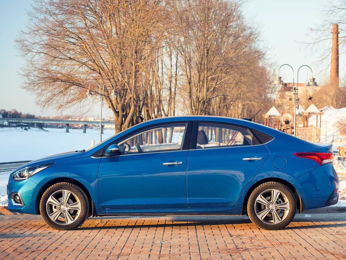 Hyundai Solaris II — Yandan
