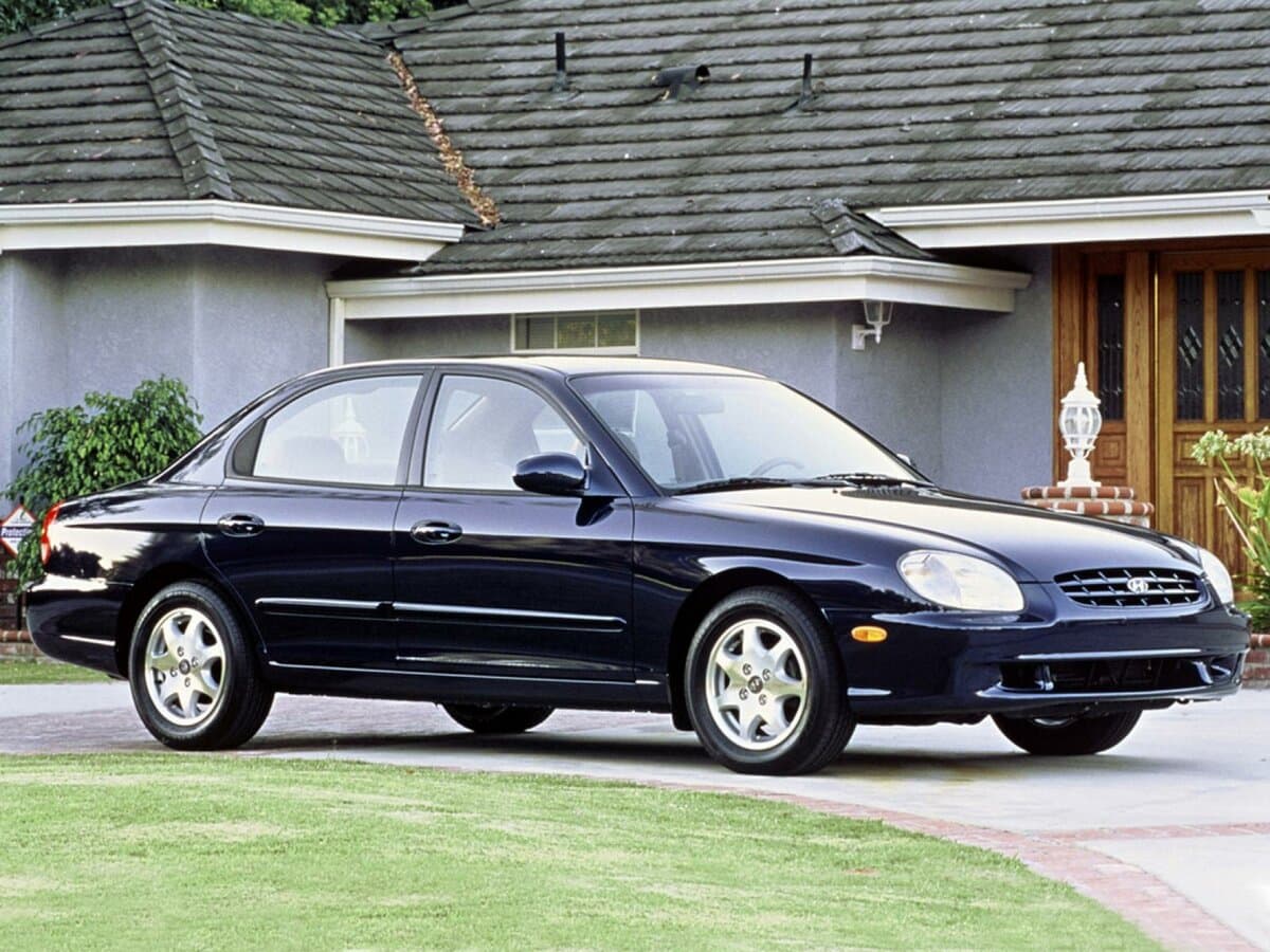 Hyundai Sonata IV (EF) — Yandan