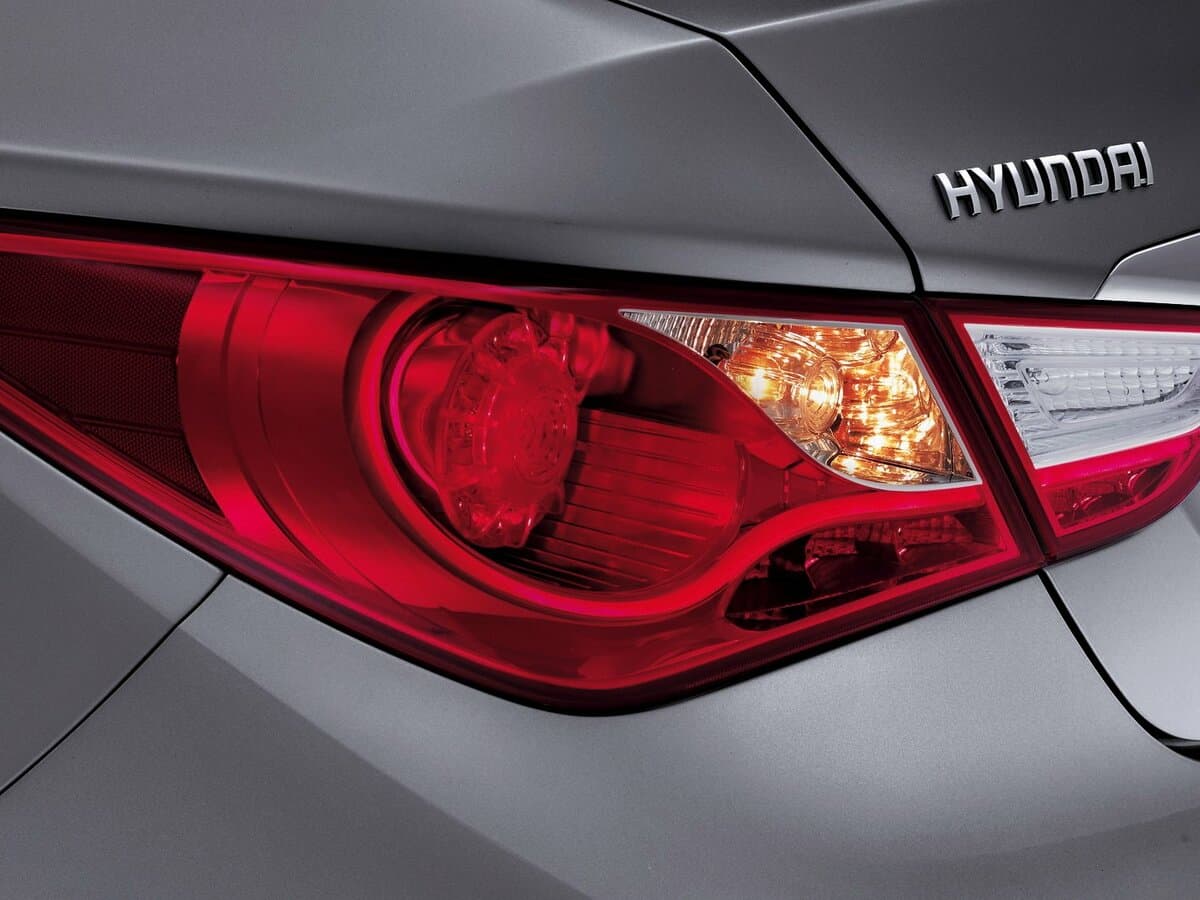 Hyundai Sonata VI (YF) — Detal