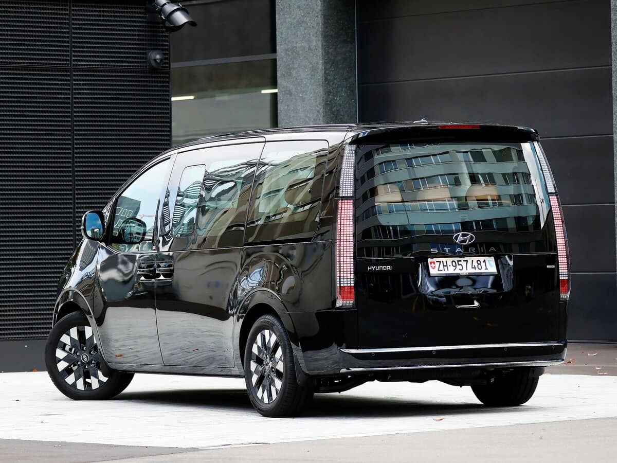 Hyundai Staria I — 3/4 arxadan