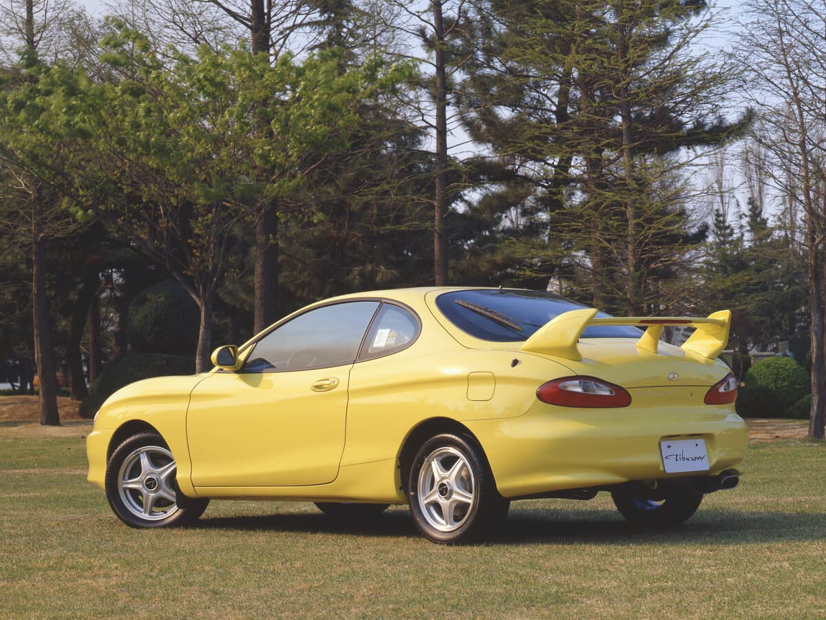 Hyundai Tiburon I (RC) — 3/4 arxadan