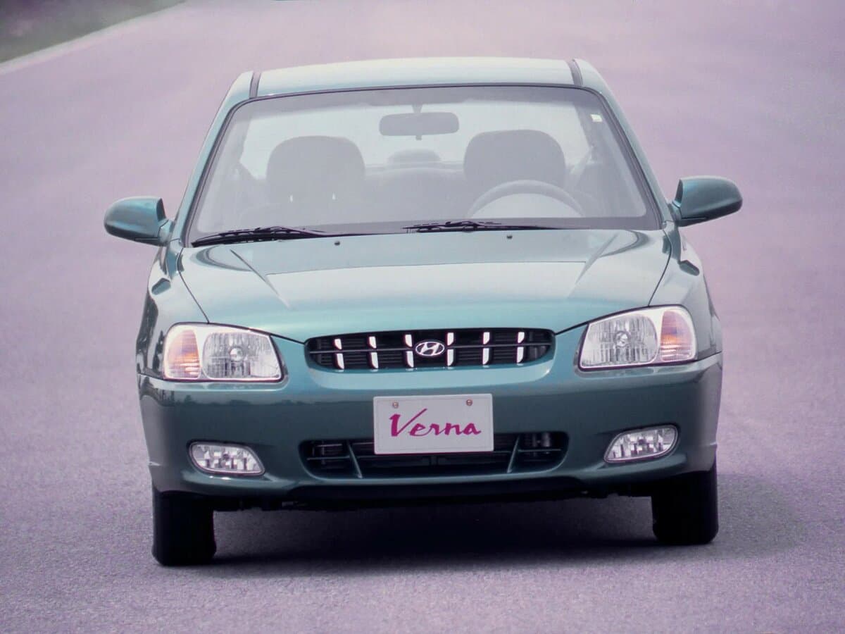Hyundai Verna I — Öndən