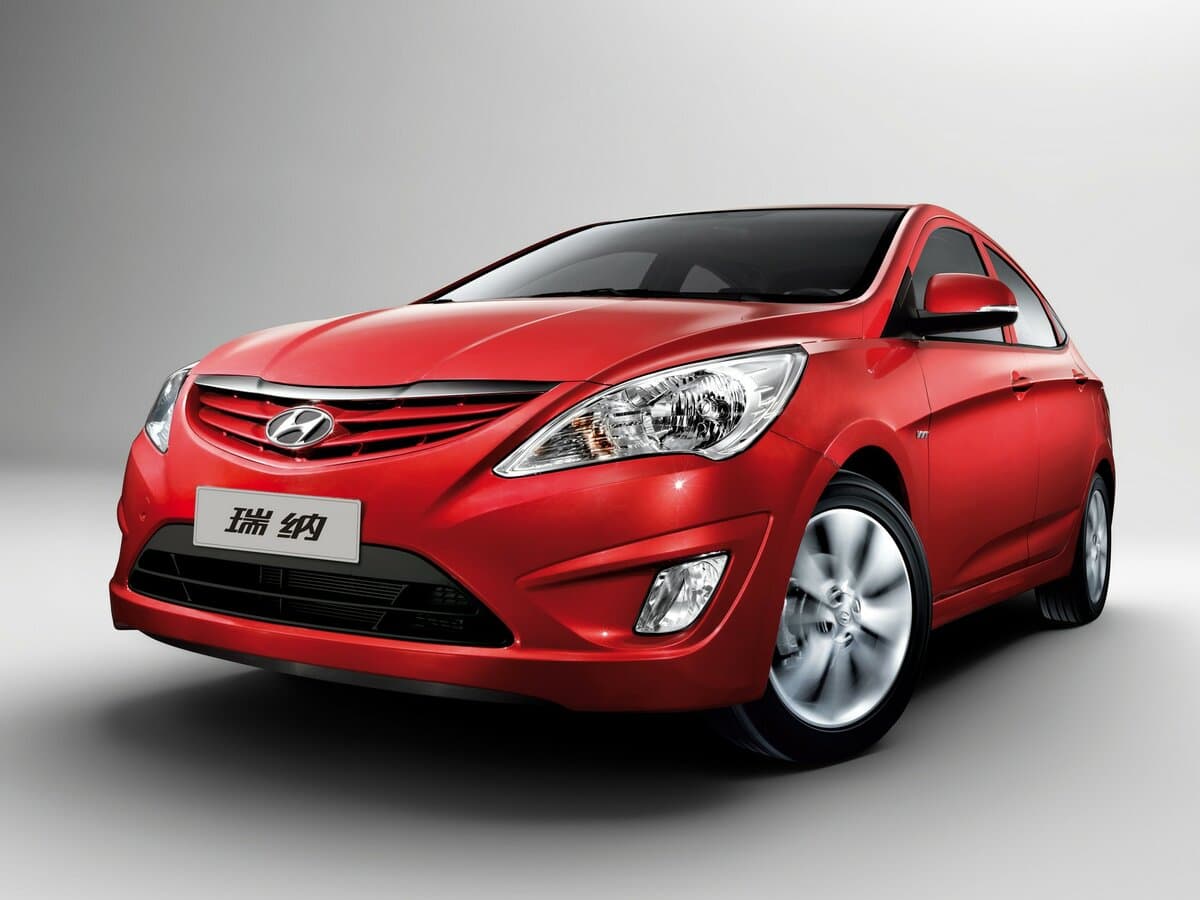 Hyundai Verna III — öndən görünüş