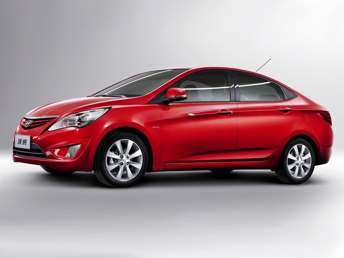 Hyundai Verna III — Yandan