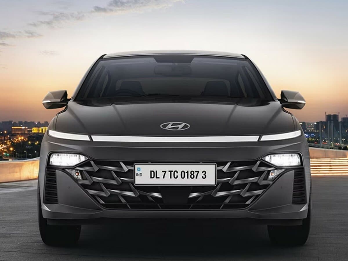Hyundai Verna V — Öndən