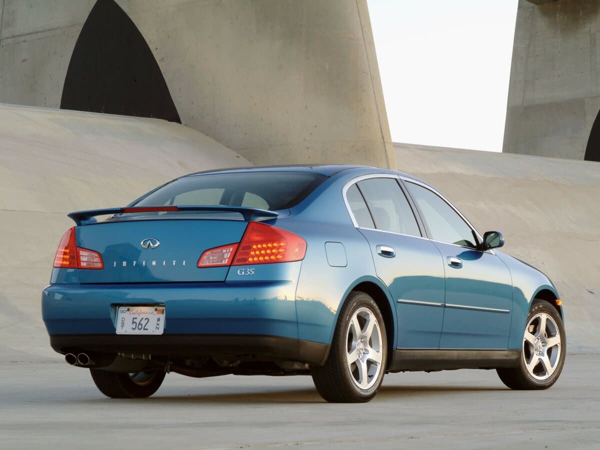 Infiniti G III — 3/4 arxadan