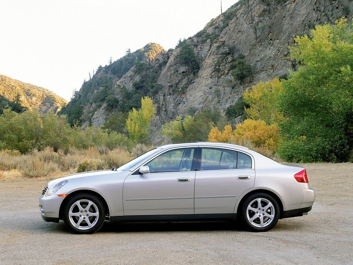 Infiniti G III — Yandan