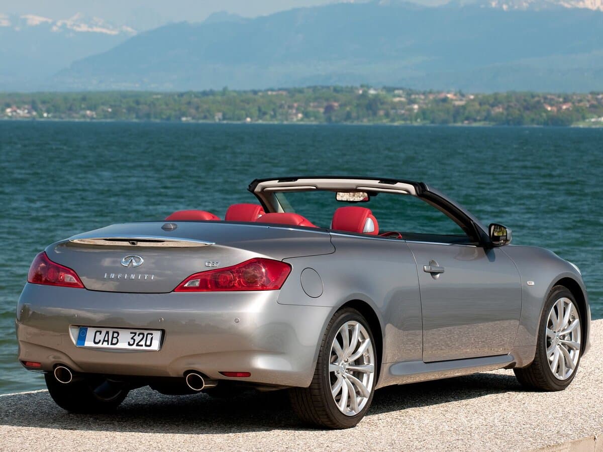 Infiniti G IV — 3/4 arxadan
