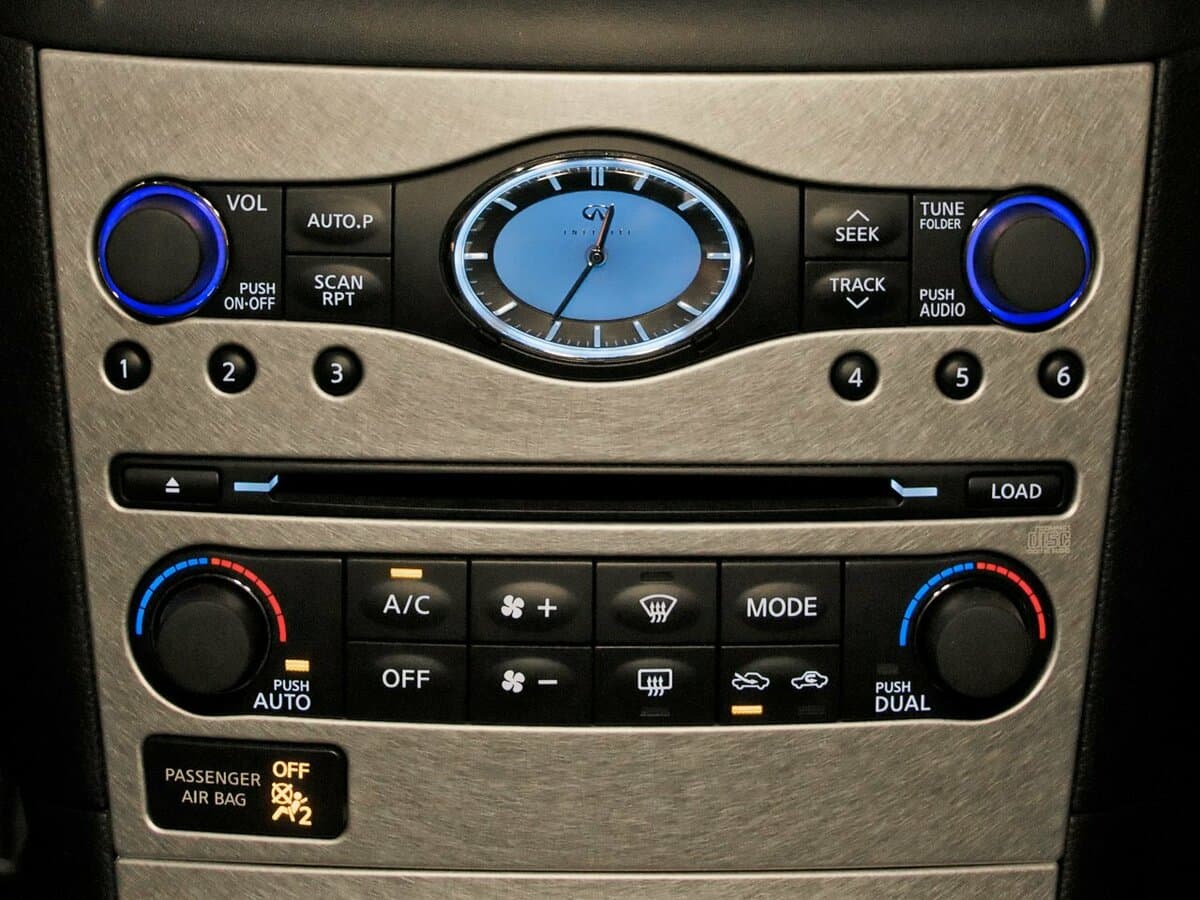 Infiniti G IV — Salon, öndən