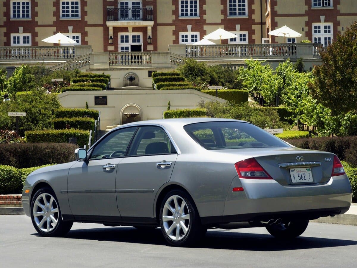 Infiniti M II — 3/4 arxadan
