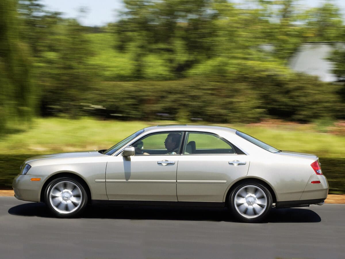 Infiniti M II — Yandan