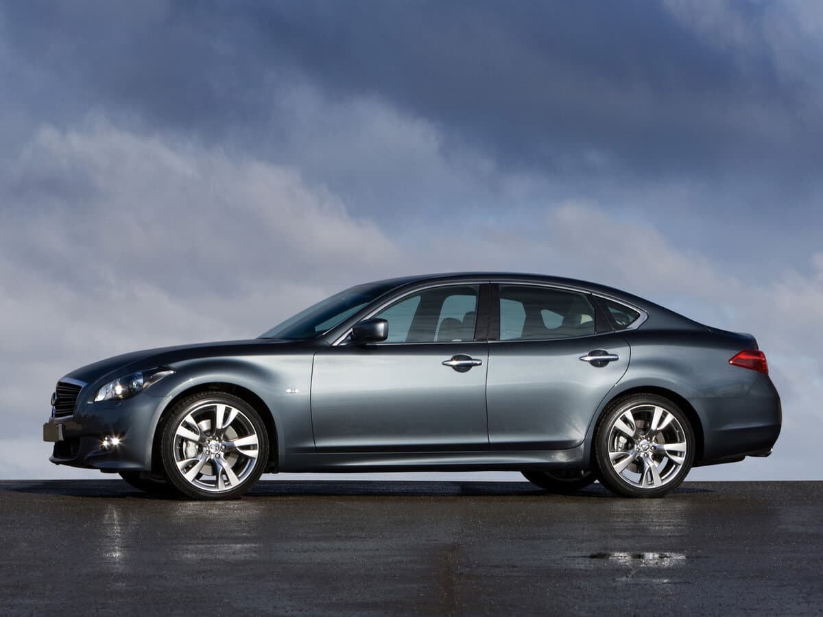 Infiniti M IV — Yandan