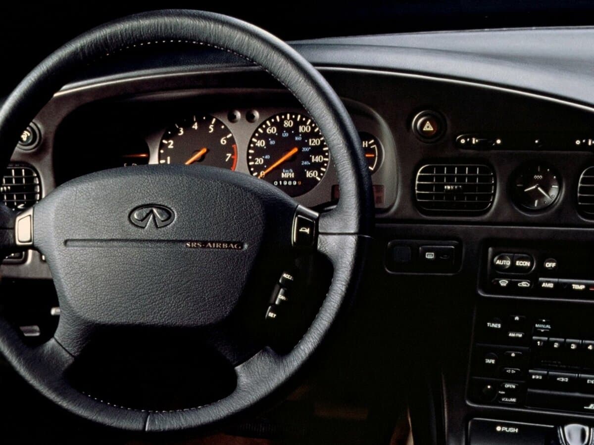 Infiniti Q I — Sükan