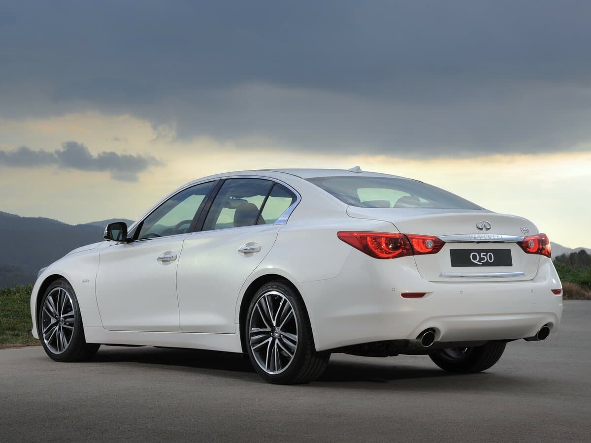 Infiniti Q50 I — 3/4 arxadan