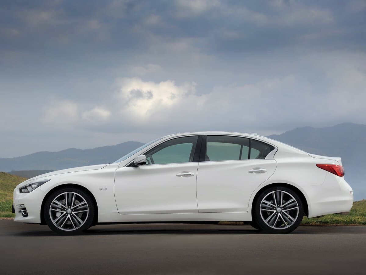 Infiniti Q50 I — Yandan
