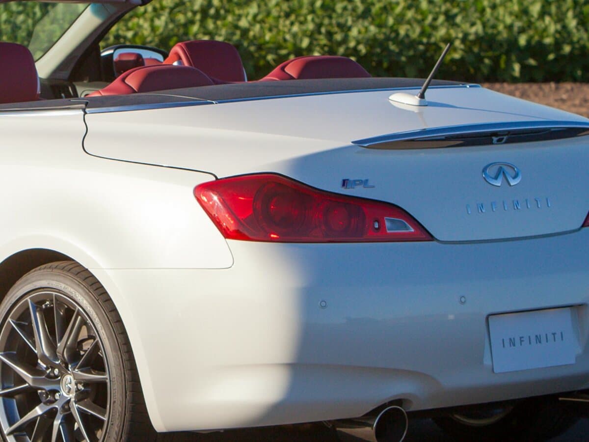 Infiniti Q60 I — Detal