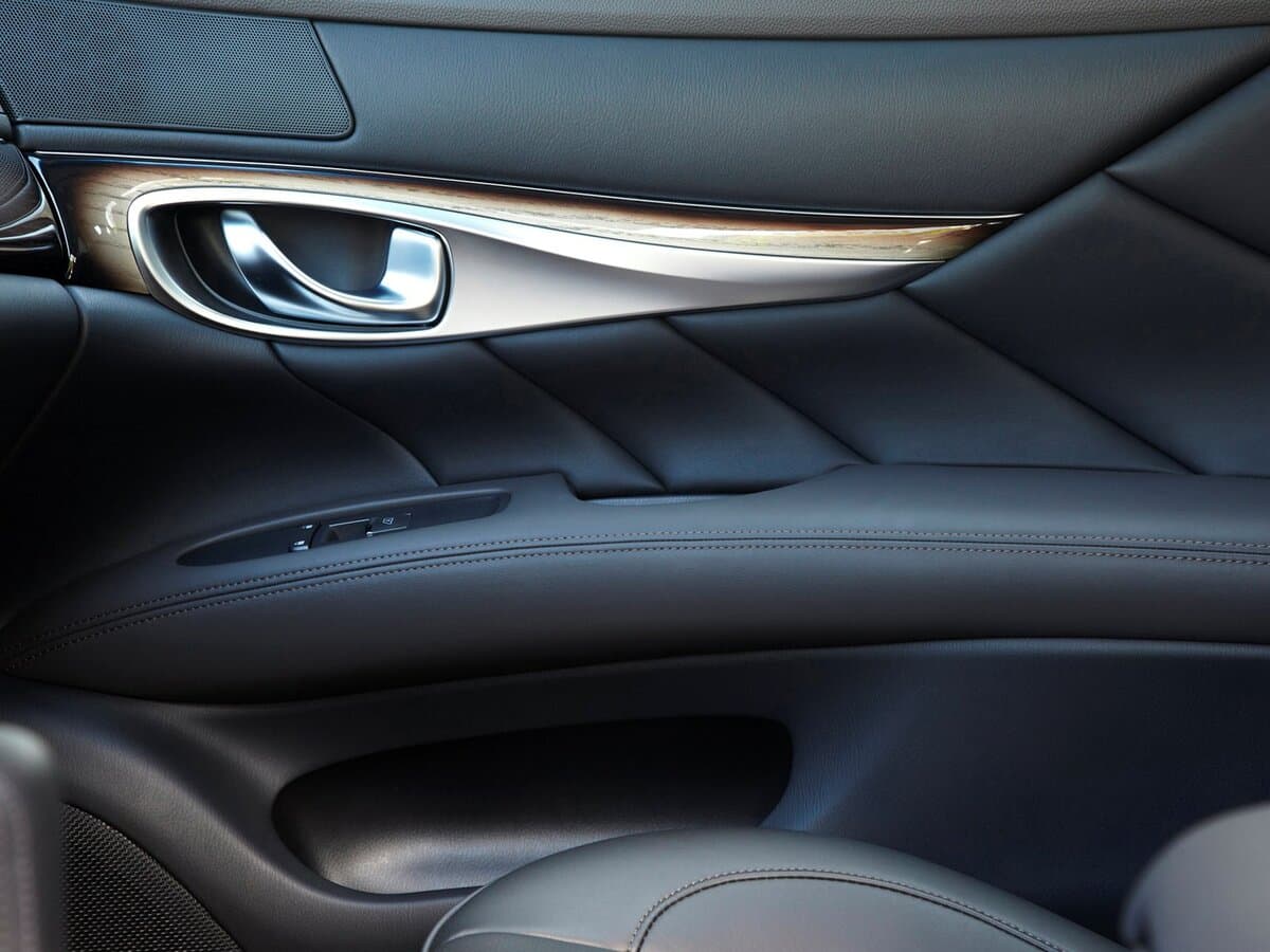Infiniti Q70 I — Qapı