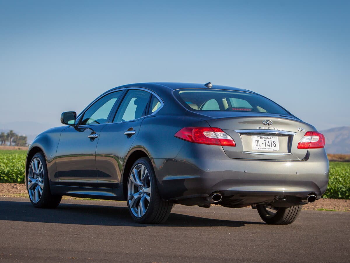 Infiniti Q70 I — 3/4 arxadan
