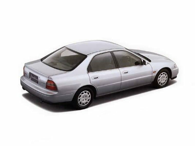 Isuzu Aska III — 3/4 arxadan
