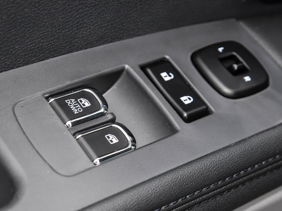 JAC M4 I Restayling — Qapı