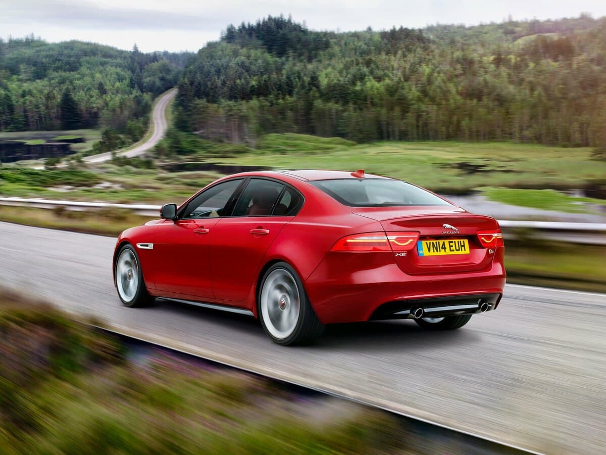 Jaguar XE I — 3/4 arxadan