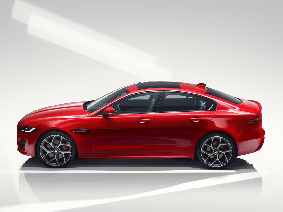 Jaguar XE I Restayling — Yandan