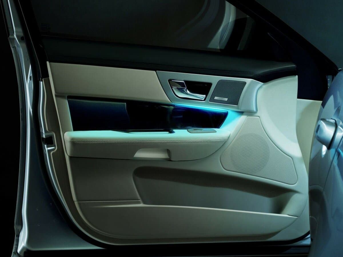 Jaguar XF I — Qapı