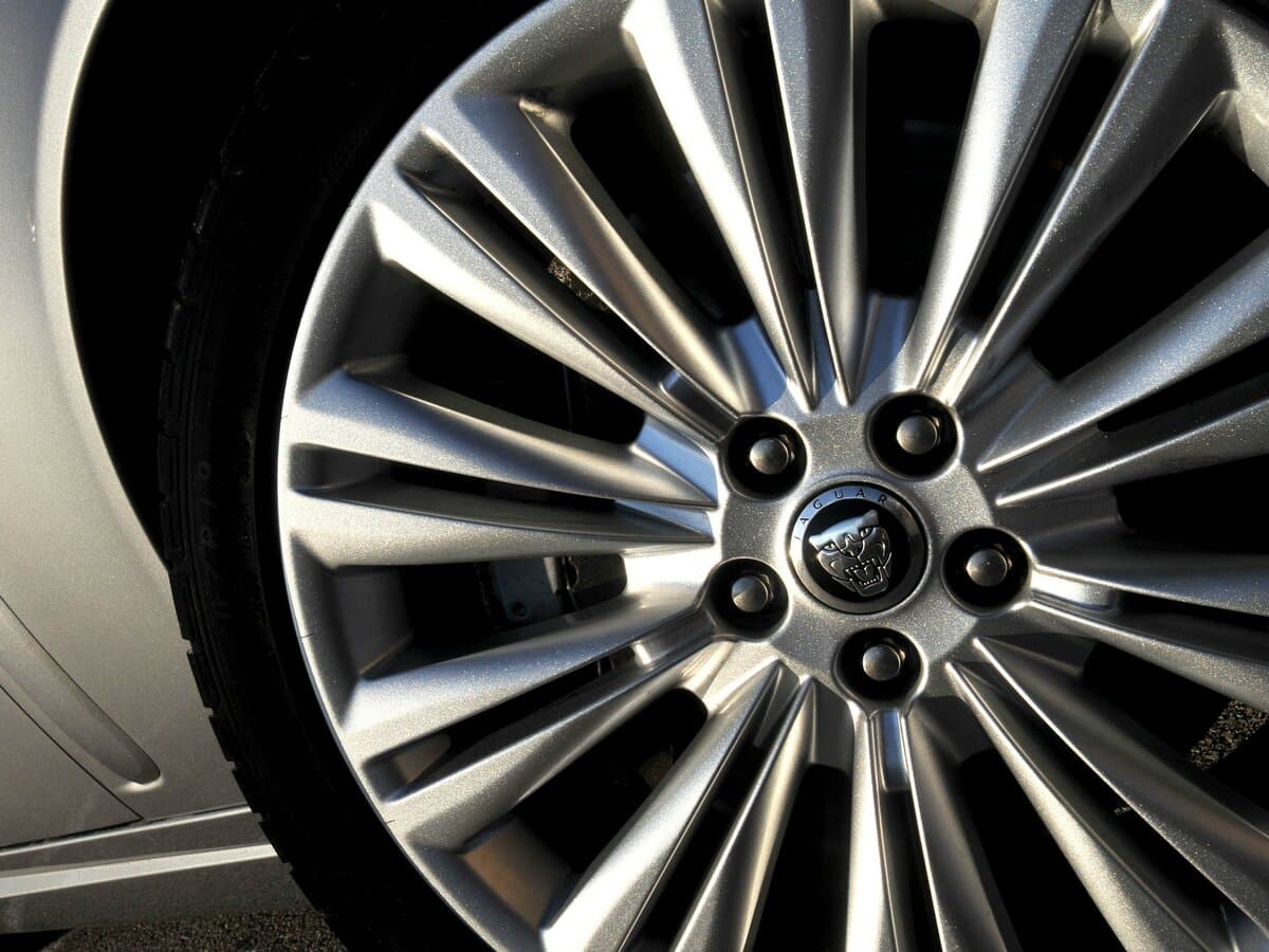 Jaguar XF I — Təkər