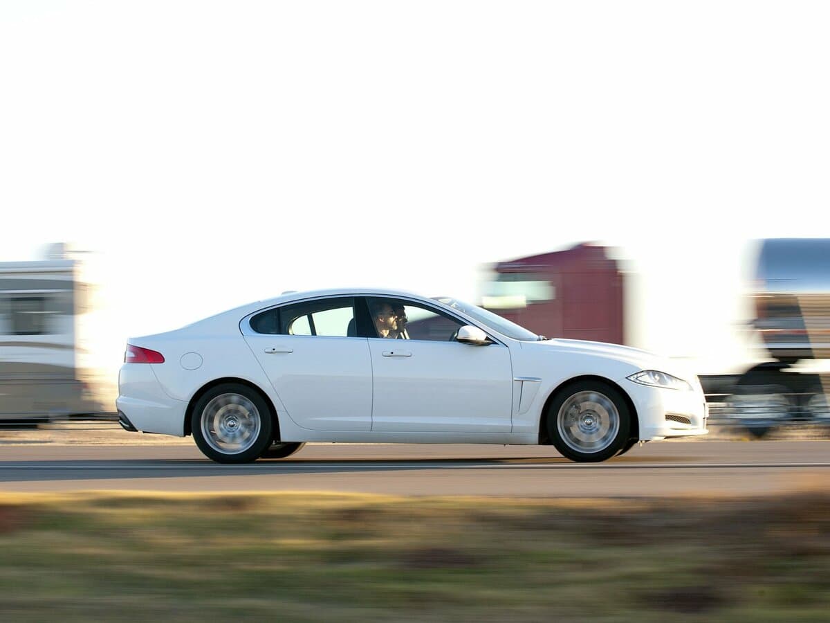 Jaguar XF I Restayling — Yandan