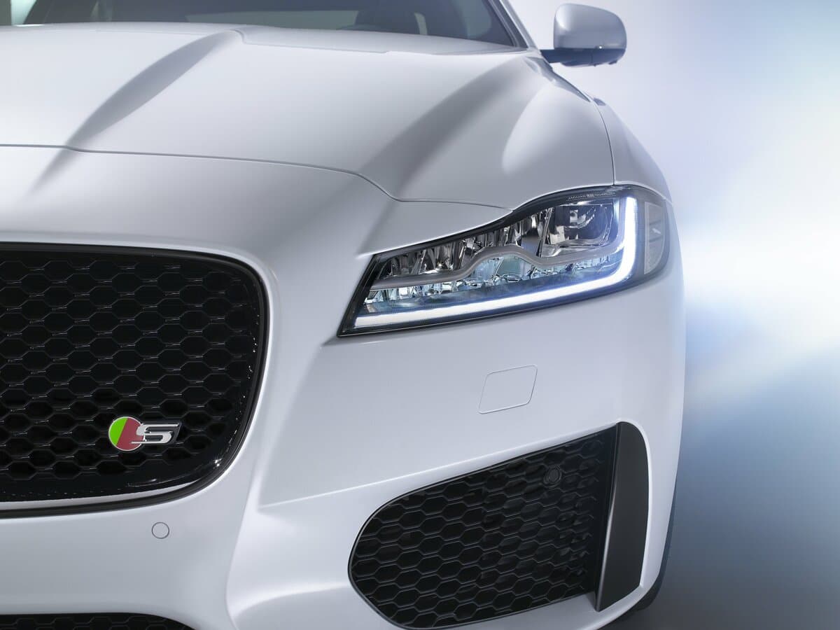 Jaguar XF II — Fara