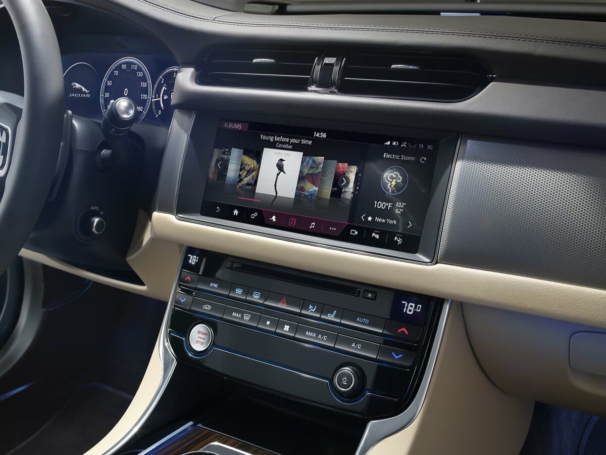 Jaguar XF II — Salon, öndən