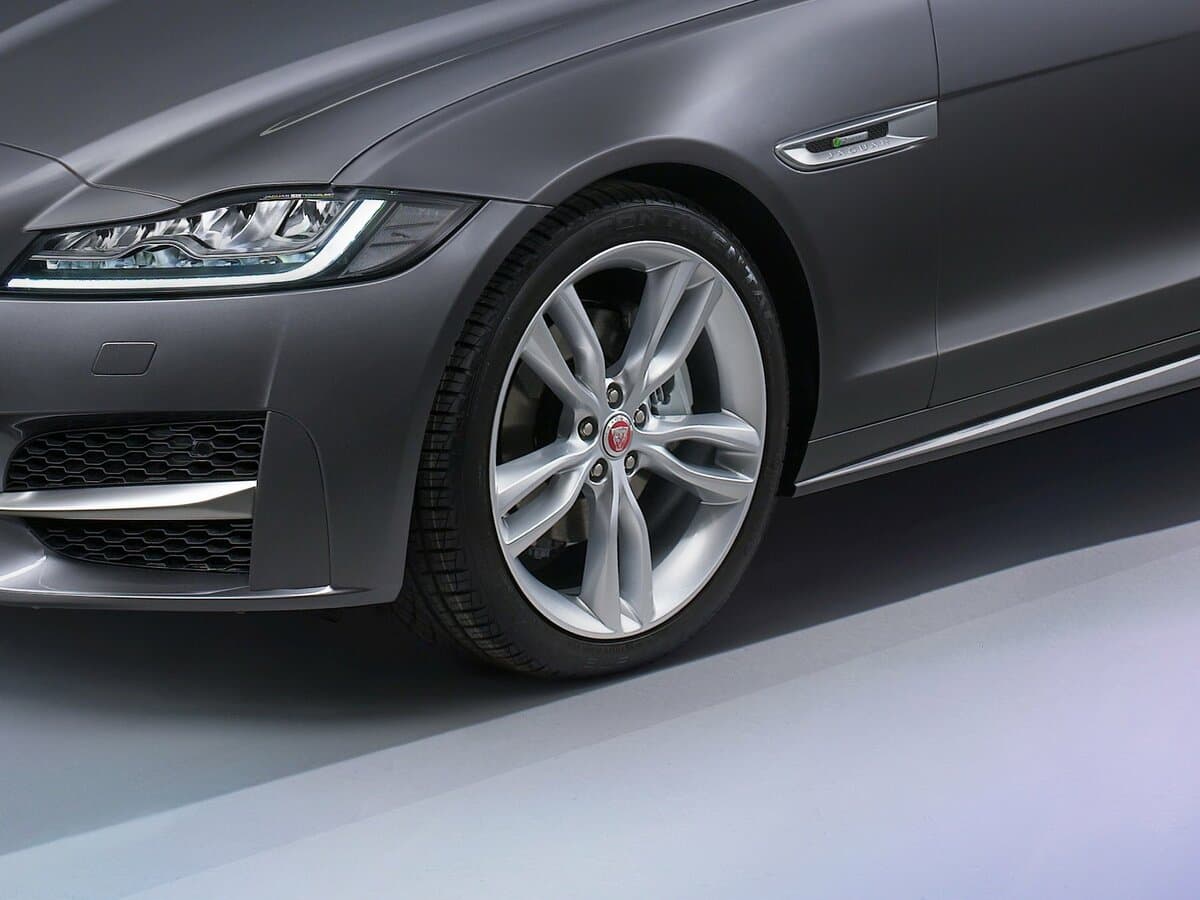 Jaguar XF II — Təkər