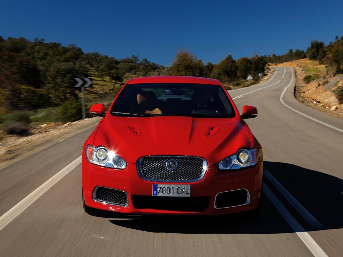 Jaguar XFR I — Öndən