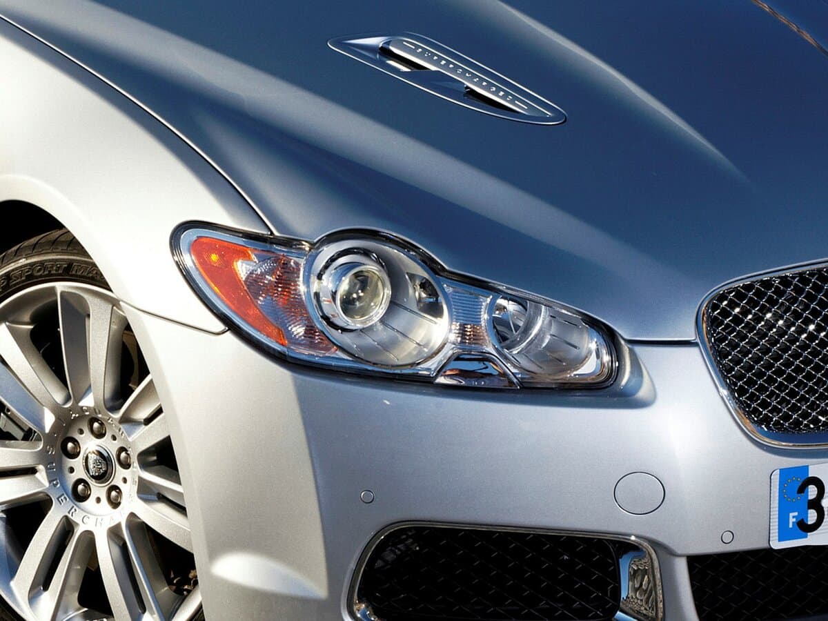 Jaguar XFR I — Fara