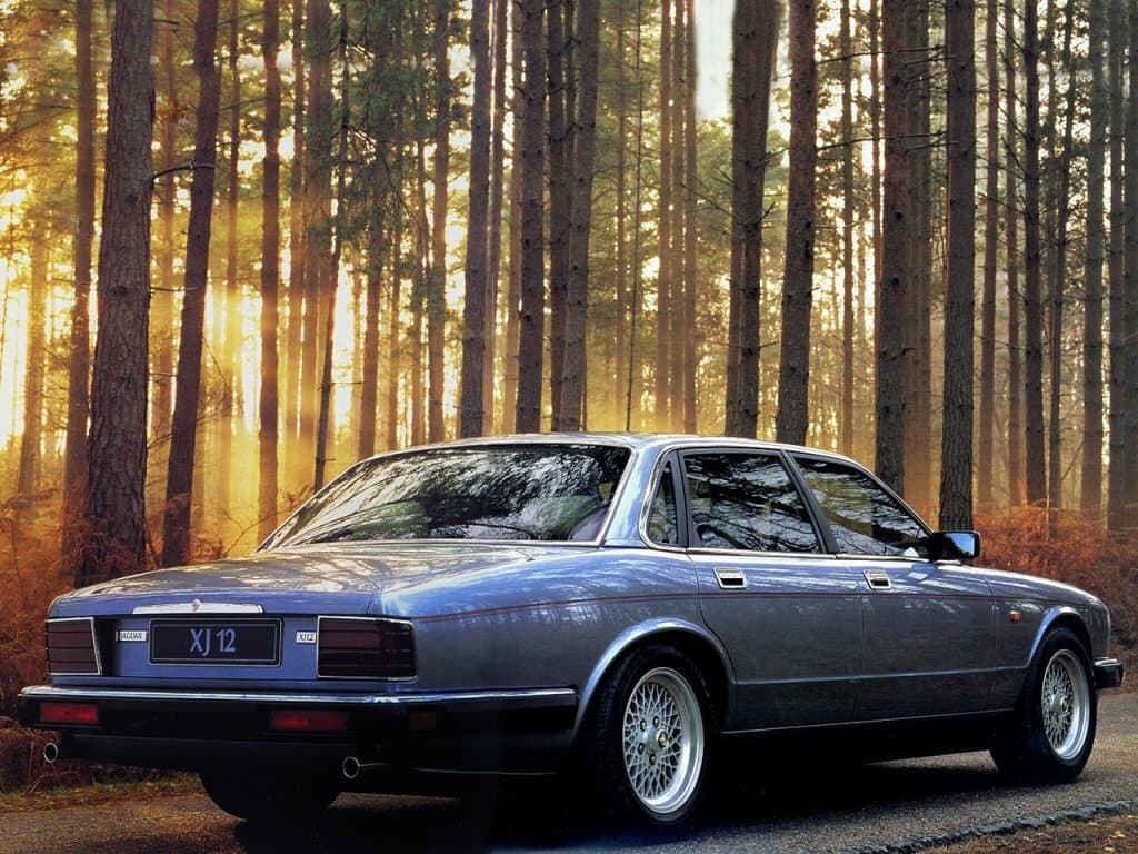 Jaguar XJ II (XJ40) — 3/4 arxadan